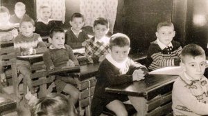 Θρανία και τέρατα!