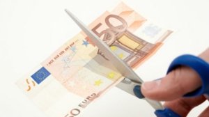 Ψαλίδι 50 ευρώ στις συντάξεις του ΟΑΕΕ
