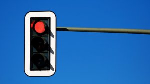 Τα κόκκινα φανάρια βλάπτουν την υγεία των οδηγών