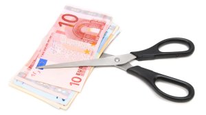 Στη Βουλή η κατάσταση των ταμείων – Μαχαίρι σε συντάξεις και επιδοτήσεις;