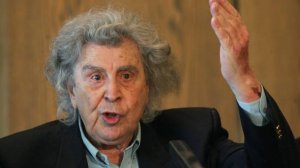 Δήλωση - Απάντηση Μίκη Θεοδωράκη για το «Άξιον Εστί» στη Νέα Σμύρνη