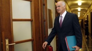 Σαρωτικός ανασχηματισμός με δομικές αλλαγές
