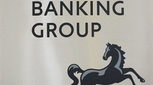 Lloyds: Πουλά τις περιφερειακές μονάδες