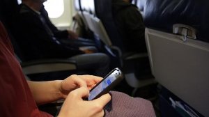 Τέλος στη λειτουργία πτήσης – Ανοιχτά κινητά και tablet στα αεροπλάνα!
