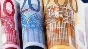 Μειώθηκαν οι καταθέσεις και πάγωσαν τα δάνεια