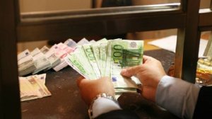 Καταθέσεις στα γκισέ εξετάζει το οικονομικό επιτελείο