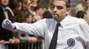 Ο τυφλός μαθητής που παρέλασε και συγκλόνισε τους πάντες. Δείτε το βίντεο