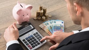 Πώς θα υπολογιστούν οι εισφορές για τους ελεύθερους επαγγελματίες. Αναλυτικά παραδείγματα