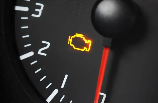 Check engine: Γιατί δεν πρέπει να το σβήνει ο πελάτης σας και να συνεχίζει;