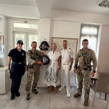 Δωρεά δύο απινιδωτών στο Λιμεναρχείο Μυκόνου από το Ίδρυμα ΑΜΚΕ ΚΛΕΩΝ ΤΣΕΤΗΣ