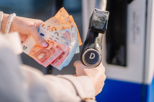 Παρατείνεται και τον Σεπτέμβριο η επιδότηση στο πετρέλαιο κίνησης