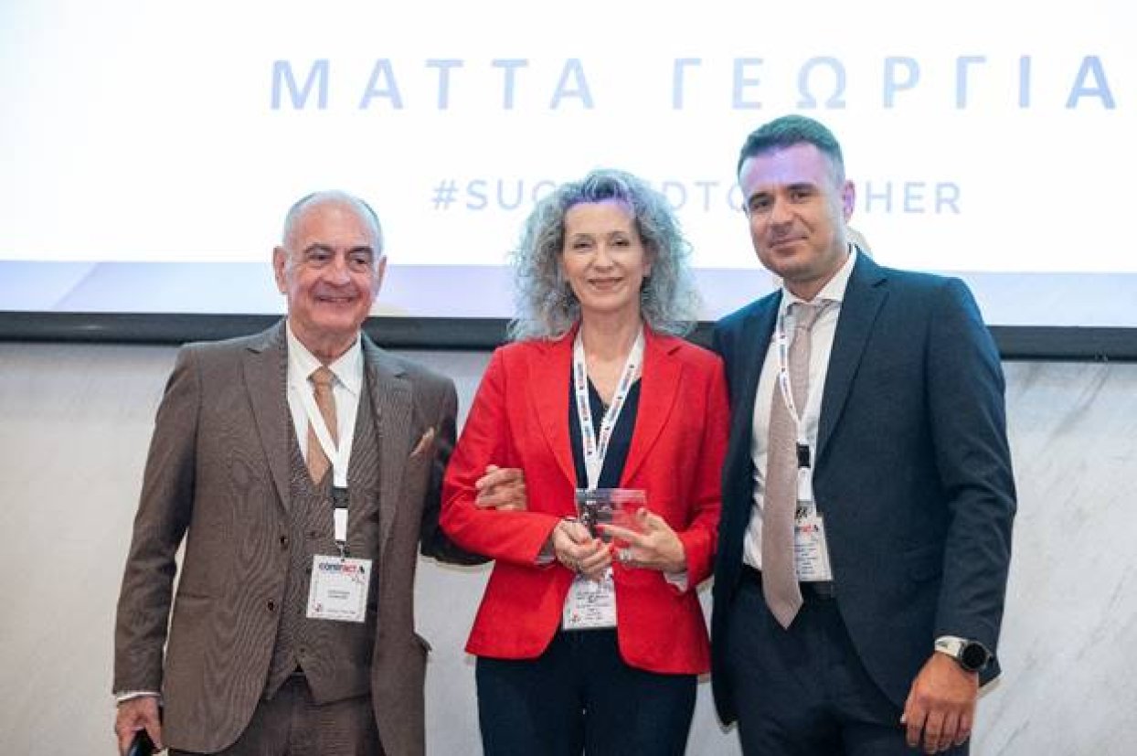 Εικόνα που περιέχει ρουχισμός, ανθρώπινο πρόσωπο, άτομο, κουστούμι
Το περιεχόμενο που δημιουργείται από AI ενδέχεται να είναι εσφαλμένο.