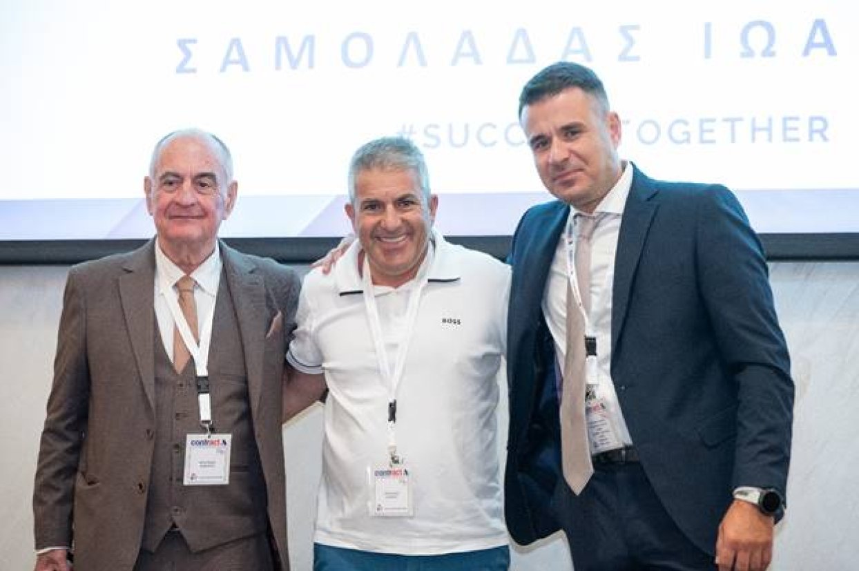Εικόνα που περιέχει ρουχισμός, ανθρώπινο πρόσωπο, άτομο, χαμόγελο
Το περιεχόμενο που δημιουργείται από AI ενδέχεται να είναι εσφαλμένο.
