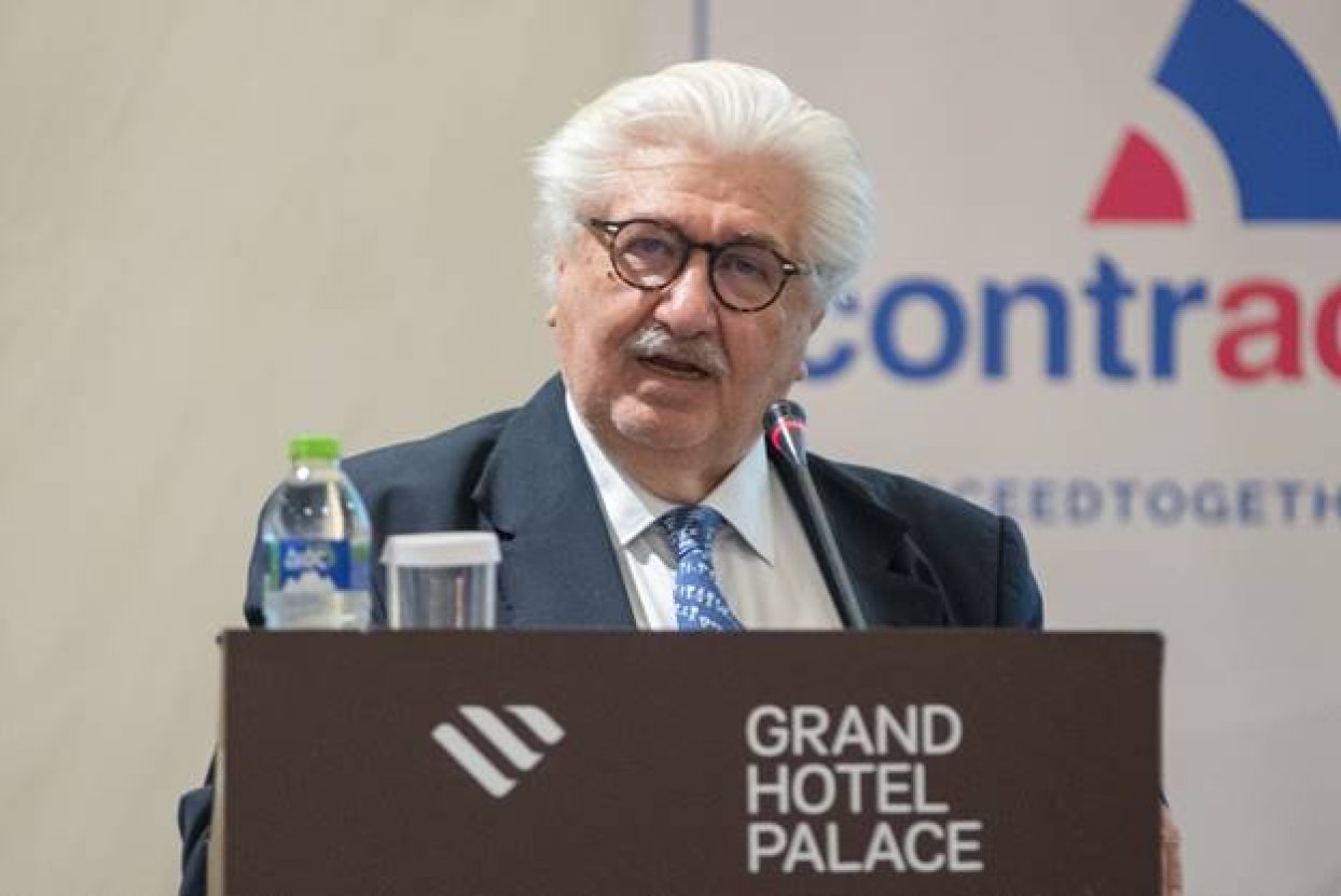 Εικόνα που περιέχει ανθρώπινο πρόσωπο, ρουχισμός, άνδρας, εκπρόσωπος
Το περιεχόμενο που δημιουργείται από AI ενδέχεται να είναι εσφαλμένο.