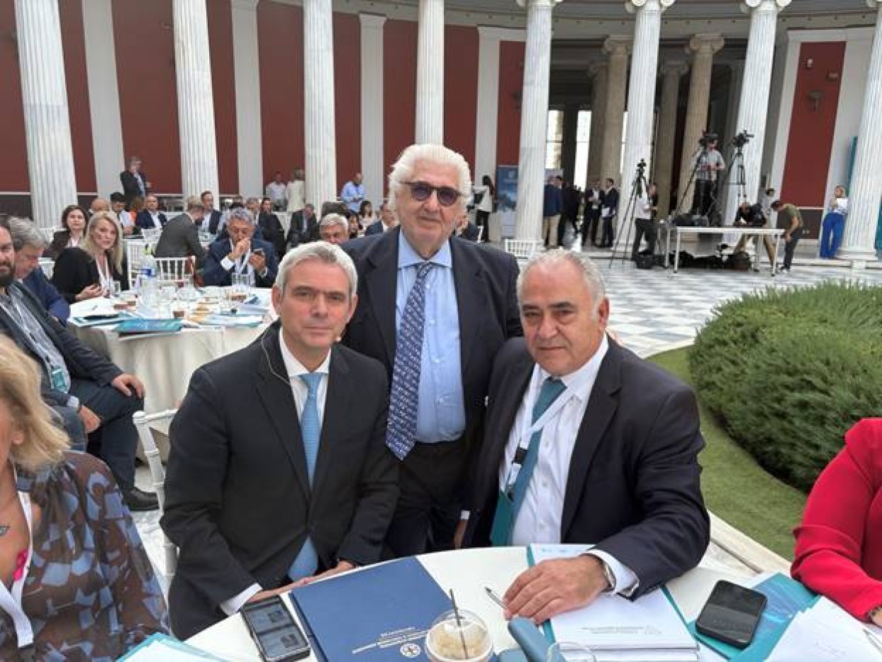 Εικόνα που περιέχει ρουχισμός, άτομο, άνδρας, κουστούμι
Το περιεχόμενο που δημιουργείται από AI ενδέχεται να είναι εσφαλμένο.