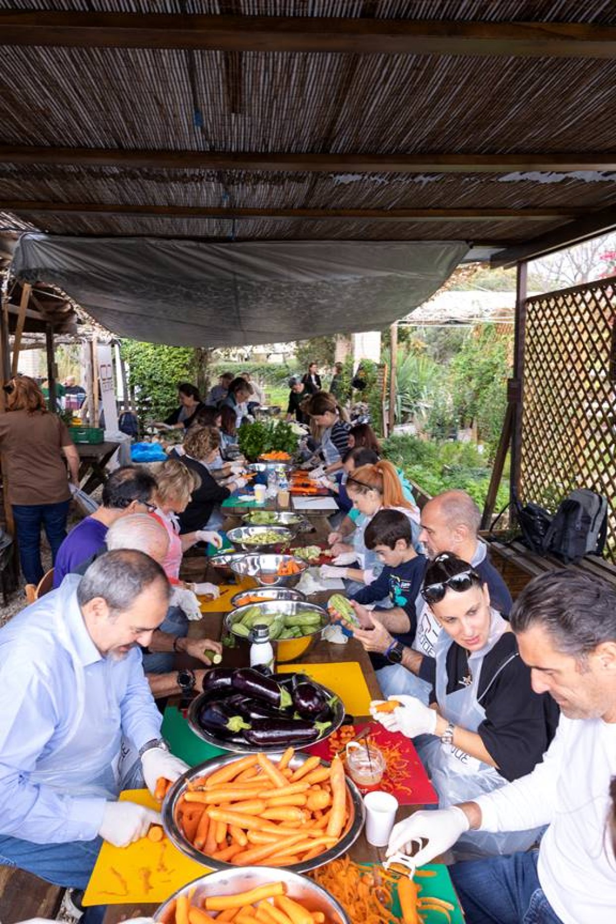 Εικόνα που περιέχει ρουχισμός, άτομο, άνδρας, φαγητό
Το περιεχόμενο που δημιουργείται από AI ενδέχεται να είναι εσφαλμένο.