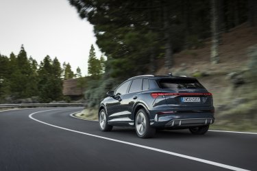 Audi Q4 SUV e-tron_back.jpg