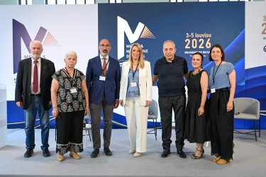 Εικόνα που περιέχει ανθρώπινο πρόσωπο, άτομο, χαμόγελο, εσωτερικός χώρος
Το περιεχόμενο που δημιουργείται από τεχνολογία AI ενδέχεται να είναι εσφαλμένο.