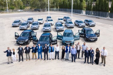 Εικόνα που περιέχει ρουχισμός, άτομο, ανθρώπινο πρόσωπο, χαμόγελο
Το περιεχόμενο που δημιουργείται από τεχνολογία AI ενδέχεται να είναι εσφαλμένο.