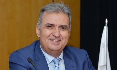 Εικόνα που περιέχει ανθρώπινο πρόσωπο, ρουχισμός, άτομο, χαμόγελο
Το περιεχόμενο που δημιουργείται από τεχνολογία AI ενδέχεται να είναι εσφαλμένο.