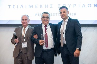 Εικόνα που περιέχει ρουχισμός, άτομο, ανθρώπινο πρόσωπο, κουστούμι
Το περιεχόμενο που δημιουργείται από AI ενδέχεται να είναι εσφαλμένο.