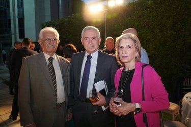 Εικόνα που περιέχει ρουχισμός, άτομο, ανθρώπινο πρόσωπο, άνδρας
Το περιεχόμενο που δημιουργείται από AI ενδέχεται να είναι εσφαλμένο.