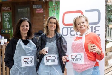 Εικόνα που περιέχει ρουχισμός, άτομο, ανθρώπινο πρόσωπο, χαμόγελο
Το περιεχόμενο που δημιουργείται από AI ενδέχεται να είναι εσφαλμένο.