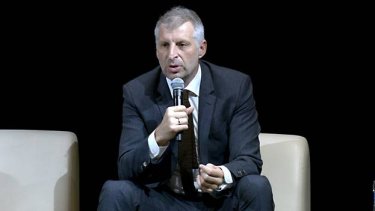 Εικόνα που περιέχει ανθρώπινο πρόσωπο, άτομο, ρουχισμός, άνδρας
Το περιεχόμενο που δημιουργείται από AI ενδέχεται να είναι εσφαλμένο.