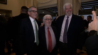 Εικόνα που περιέχει άτομο, ρουχισμός, ανθρώπινο πρόσωπο, γραβάτα
Το περιεχόμενο που δημιουργείται από AI ενδέχεται να είναι εσφαλμένο.