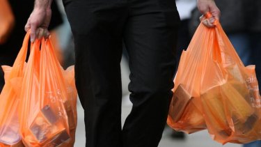 plastikes-sakoules.jpg