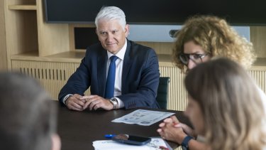 ΛΑΖΑΡΟΣ ΠΑΠΑΓΑΡΥΦΑΛΛΟΥ ΜΕ ΣΠΟΥΔΑΣΤΕΣ ΜΑΡΓΑΡΙΤΑ