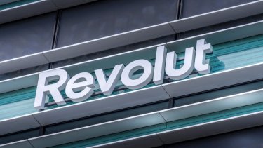 shutterstock_1982809898 - REVOLUT.jpg