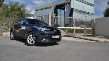 test_toyota-c-hr-12-anoigma