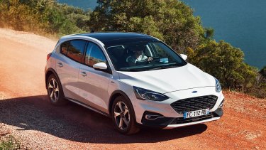 2019_ford_focus_active_002-low