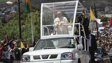 nissan_np300_popemobile_1