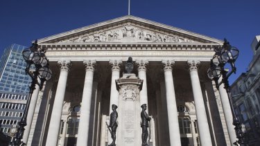 the_facade_of_the_london_stock_exchange