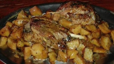 exairetika-pentanostimo-kotsi-me-myrodika-kai-meli-sti-gastra-1