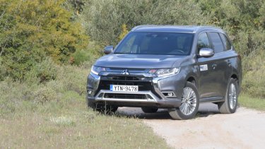 mitsubishi_outlander_phev_98