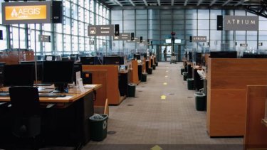 lloyds-underwriting-room