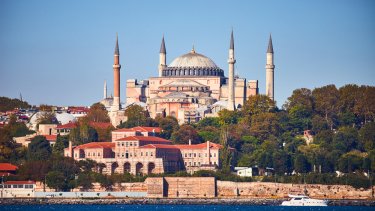 shutterstock_1676324083