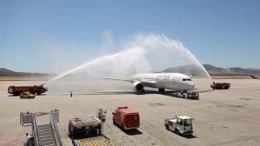 h_united_airlines_egkainiazei_kathimerines_apeytheias_ptiseis_syndeontas_tin_athina_kai_tin_oyasingkton