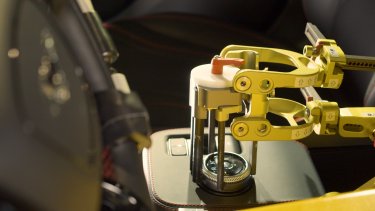 fordetcdrivingrobot_3