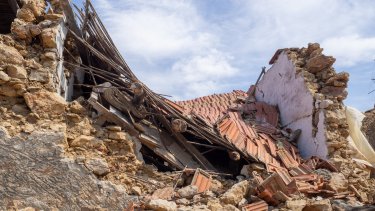 katastrofes_apo_seismo_28-9-2021_arhontiko_0415