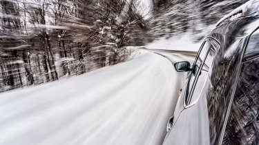 driving-in-snow