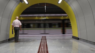metro-ptosi