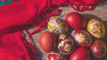 red-easter_paschalino-trapezi