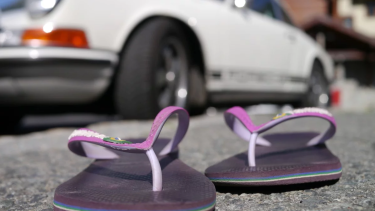 driving_with_flip-flops