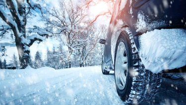 driving-in-snow