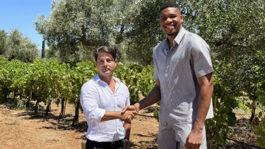 antetokounbo-premia