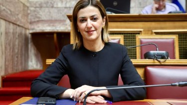 agapidaki-alt-minister-